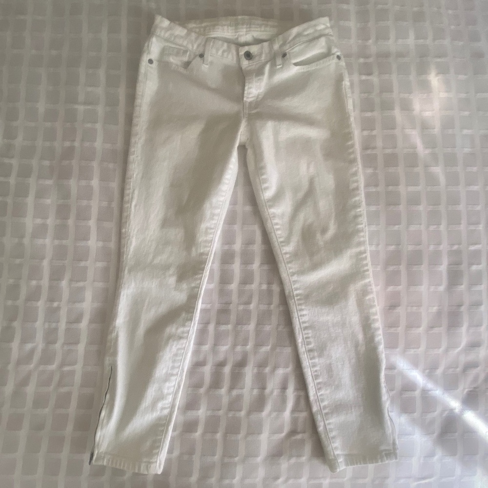 White Guess Jeans with Zipper Ankles